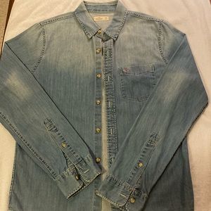 EXTREMELY soft, great material, denim Hollister Button Down, NWOT